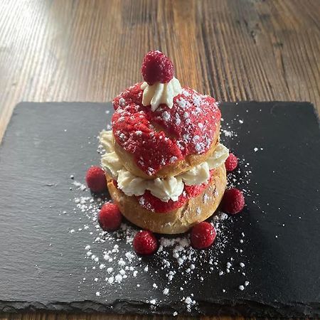 Hotel Restaurant Le Saint Gillois エクステリア 写真