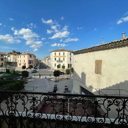 Hotel Restaurant Le Saint Gillois エクステリア 写真