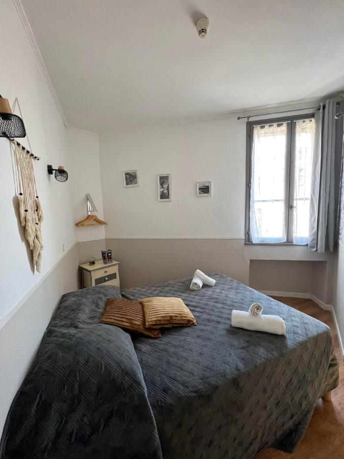 Hotel Restaurant Le Saint Gillois エクステリア 写真