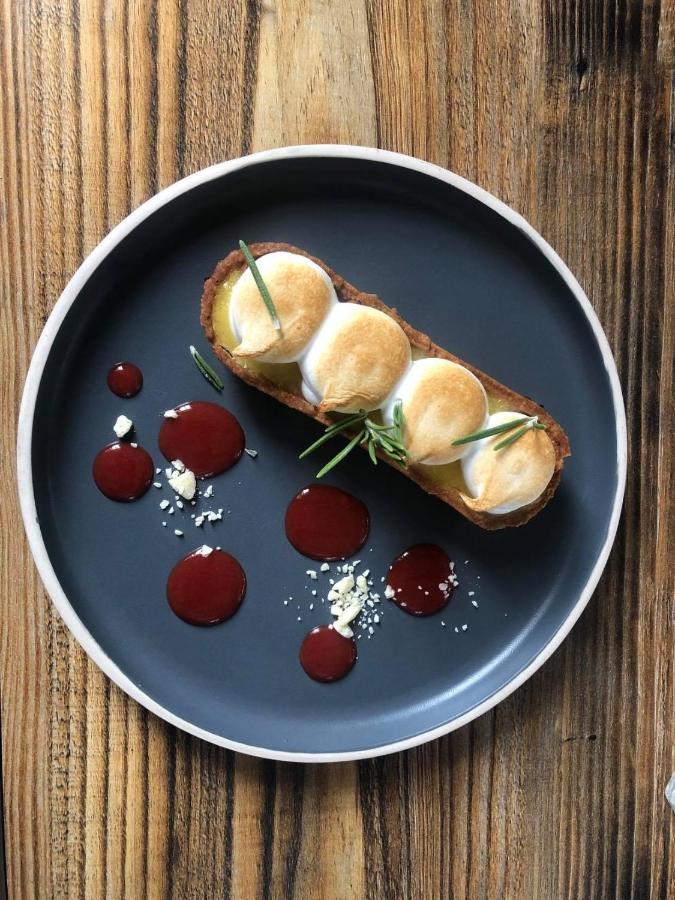 Hotel Restaurant Le Saint Gillois エクステリア 写真