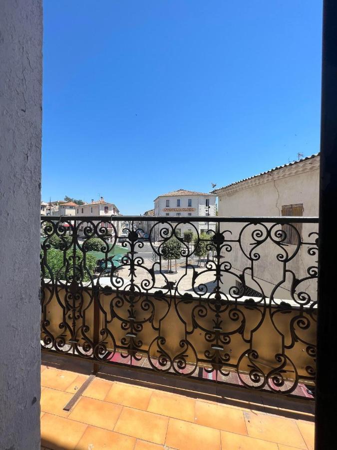 Hotel Restaurant Le Saint Gillois エクステリア 写真